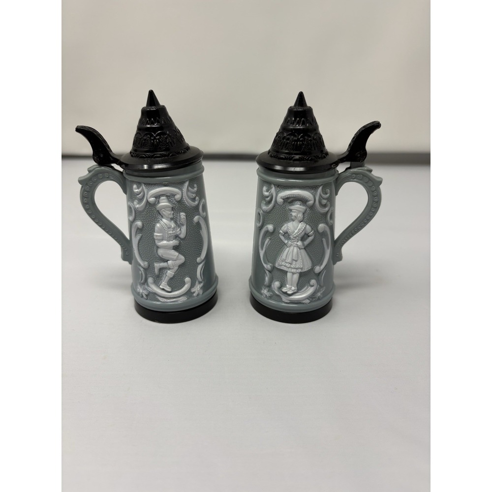 Regaline USA Plastic Stein Salt &‎ Pepper Shakers Blue Retro MCM Cottage Granny